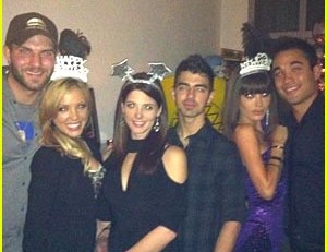 FOTO: Ashley Greene in Joe Jonas sta bila za novo leto skupaj!