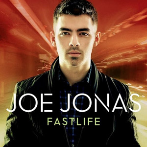 Vroče! Prvi solo album Joea Jonasa je ZUNAJ!