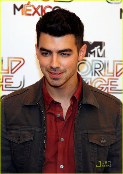 Joe Jonas je priznal: Na odru pogrešam brata!