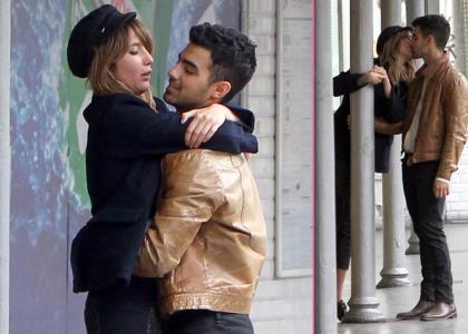 FOTO: Joe Jonas: V Parizu se je z nekom močno romantično zbližal!