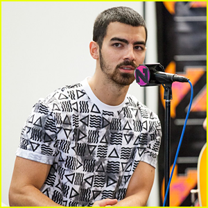 Joe Jonas: Po sporu z bratoma je prvič spregovoril!