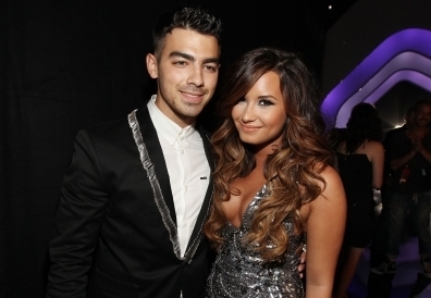 Vroče! Demi Lovato in Joe Jonas: Odpravljata se na zmenek!