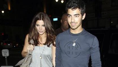 Ashley Greene: Jo bo Joe kmalu zaprosil za roko?!