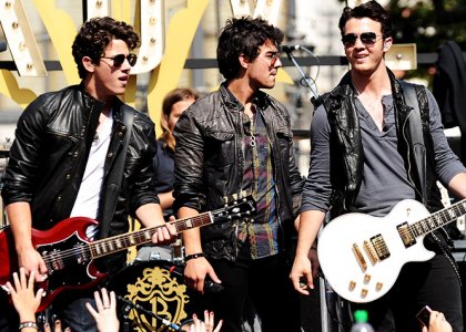 Preveri naslov novega singla Jonas Brothers!