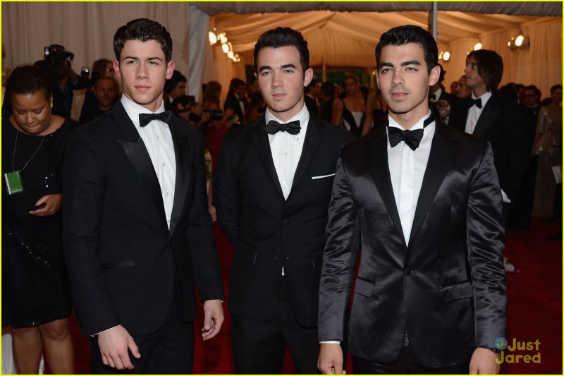 Foto: Lily, Daniel in Jonas Brothers na Met Ball!