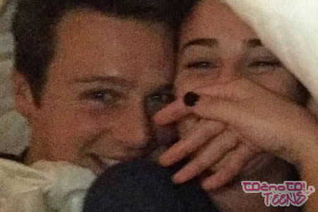 Lea Michele v postelji z novim fantom?!
