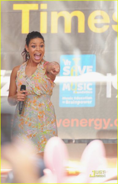 OCENI: Pastelna rožnata obleka Jordin Sparks: HOT ali NOT?