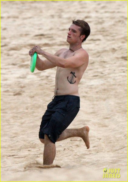 HOT! Josh Hutcherson: Poglej si ga zgoraj brez!