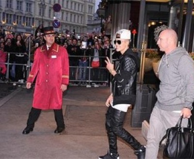 Justin Bieber: Vrgli so ga tudi iz avstrijskega kluba?!
