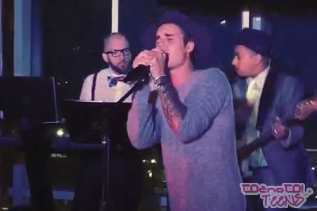 VIDEO! Justin zaigral spolni odnos na odru!