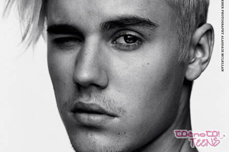 Justin: S Seleno si še vedno pišeta SMS-je!