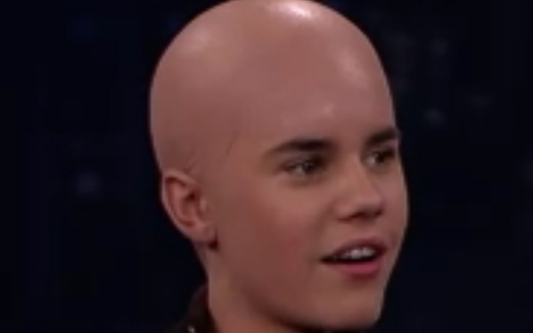 FOTO: Justin Bieber si je obril lase!
