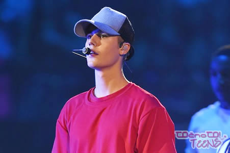 VIDEO! Oglej si nastop Justina Bieberja na EMA 2015!