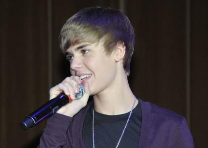 VROČE: Justin Bieber: Konec leta pričakuj njegov nov album