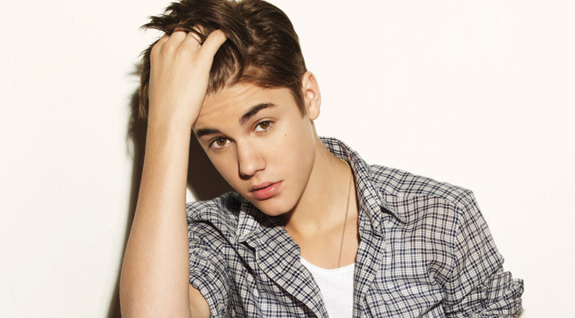 Justin Bieber: Z jajci je obmetaval sosedovo hišo!