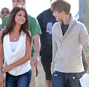 ŠOK Justin Bieber: Ga bo Selena pustila zaradi starejšega?