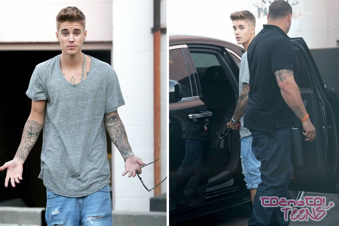 Justin dvignil prst za svoje oboževalce!