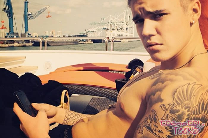 Je Justin postal maneken za spodnje perilo?!
