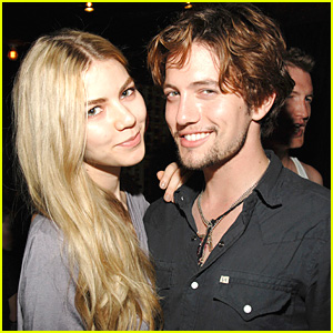Jackson Rathbone gostil zabavo po premieri njegovega novega filma
