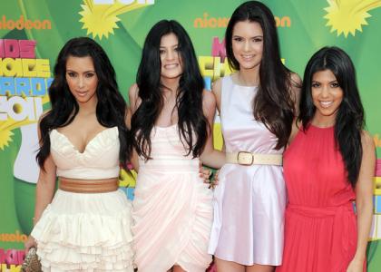 FOTO: Dekleta Kardashian na oranžni preprogi 'KCA'!