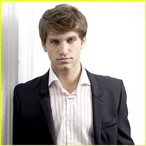 Keegan Allen iz Pretty Little Liars: Toby je izdajalec!