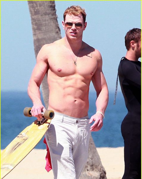 FOTO: Kellan Lutz zgoraj brez: Cedijo se nam sline!