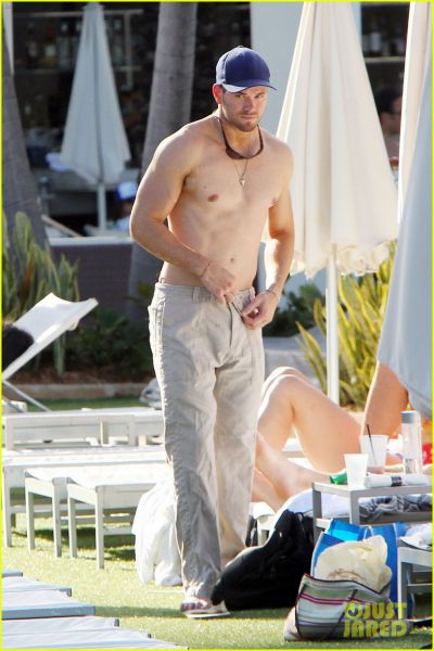 HOT! Kellan Lutz v kopalkah: Kakšne mišice!