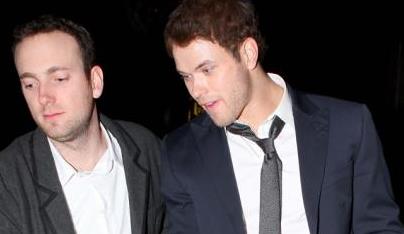 FOTO: Kellan Lutz: Žurat hodi v obleki in kravati