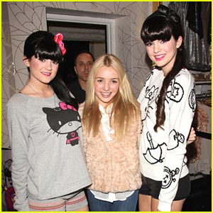 Foto: Kylie in Kendall Jenner: Pomagali otvoriti novo linijo Hello Kitty!