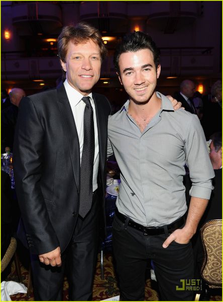 FOTO: Kevin Jonas je spoznal Jon Bon Jovija!