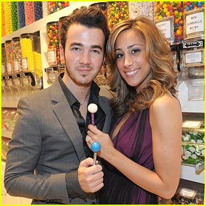 Foto: Kevin Jonas: Rojstni dan praznoval v Las Vegasu z ženo!