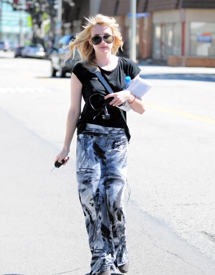 OCENI: Zanimiv outfit Emme Roberts: HOT ali NOT?