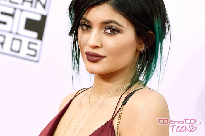 PROMETNA! Kylie Jenner je s sestrami doživela nesrečo!