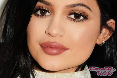 RAZBILA! Kylie Jenner totalno razbila Ferrari!?