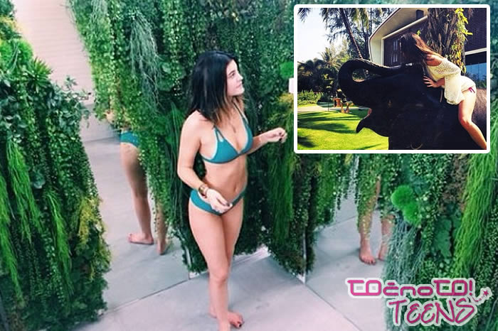 Kylie na slona kar v bikinkah!
