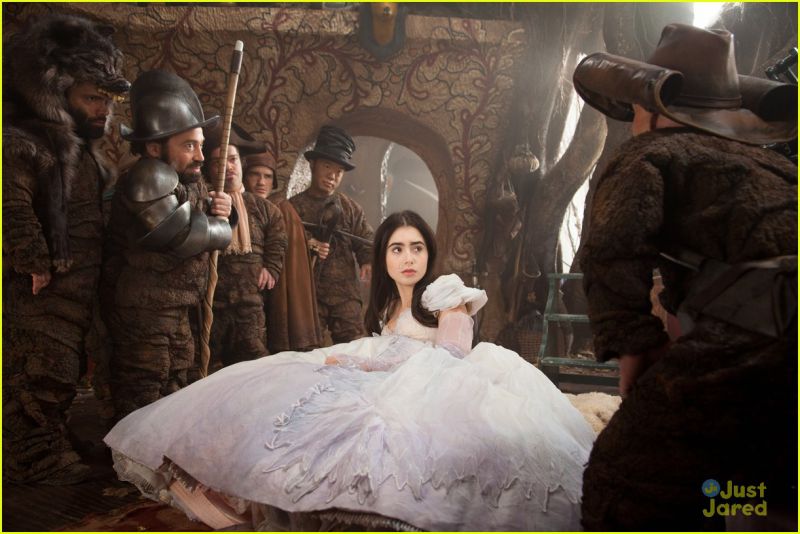 Foto: Lily Collins: Ob izidu Sneguljčice nove slike iz filma!