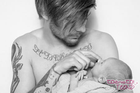 LAŽ! ''Louis Tomlinson sploh nima otroka!''