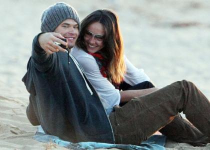 Foto: Kellan Lutz: S punco romantika na plaži!