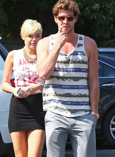 Vroče! Miley Cyrus: Z Liamom načrtujeta kar 3 poroke?!