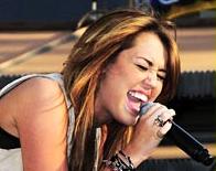 VROČE: Miley se je pripravljena sleči