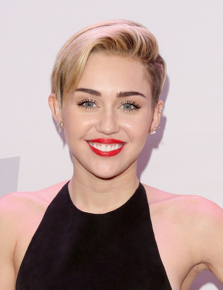Miley Cyrus: Jingle Ball 2013 Backstage