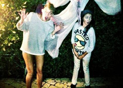 Foto: Miley Cyrus: Si zaradi strahu izgubila hlače?