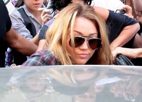 VIDEO: Miley Cyrus: Mama jo je našeškala