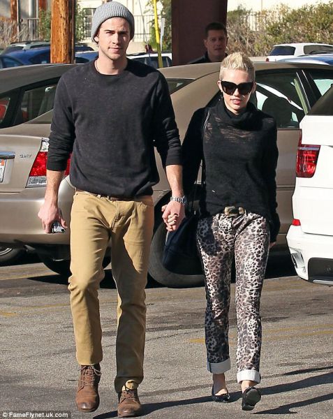 Miley Cyrus in Liam Hemsworth: Sta preložila datum poroke?!