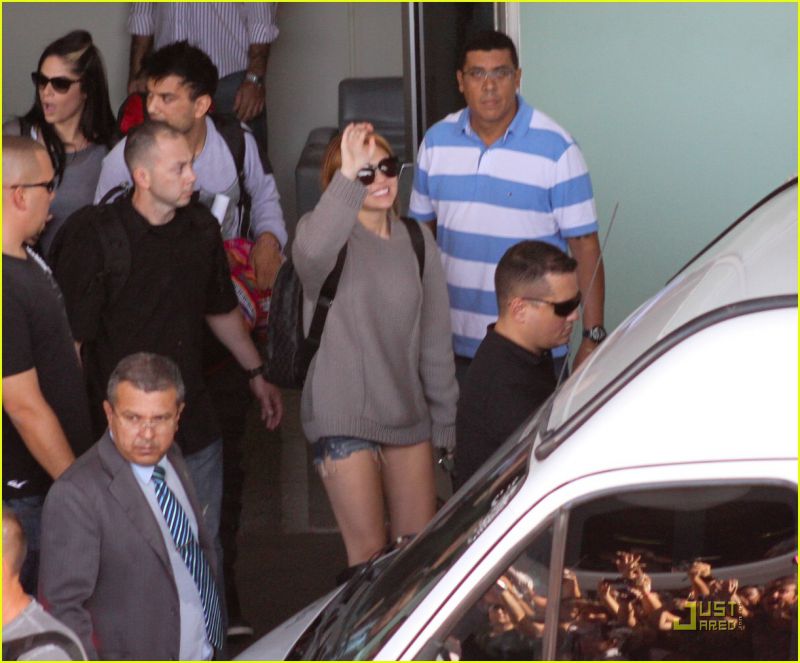 FOTO: Miley Cyrus je s prihodom v Brazilijo povzročila pravo evforijo