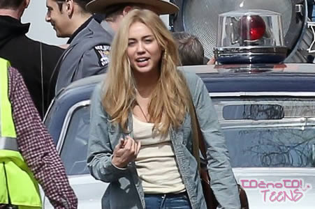 FOTO! Miley še naprej kot dolgolasa blondinka!