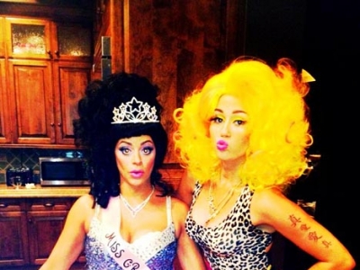 Opa! Miley Cyrus: Za noč čarovnic je postala Nicki Minaj!