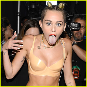 VROČE! Miley Cyrus: Podala svoj prvi komentar na provokativen nastop na VMA!