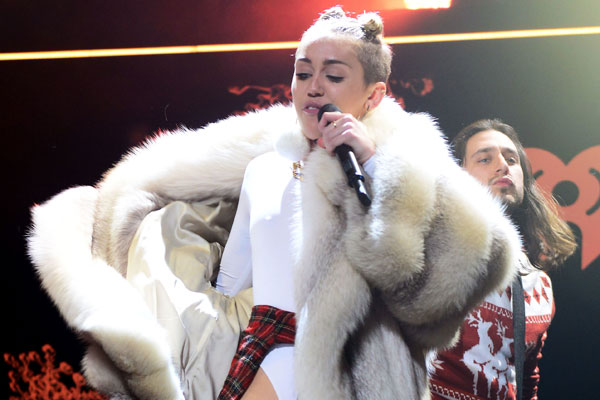 Miley Cyrus: Kaj je oblekla?!