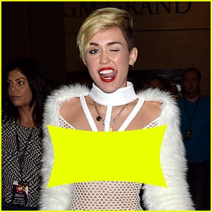 Foto! Miley Cyrus: Na nastopu samo v mrežasti obleki!